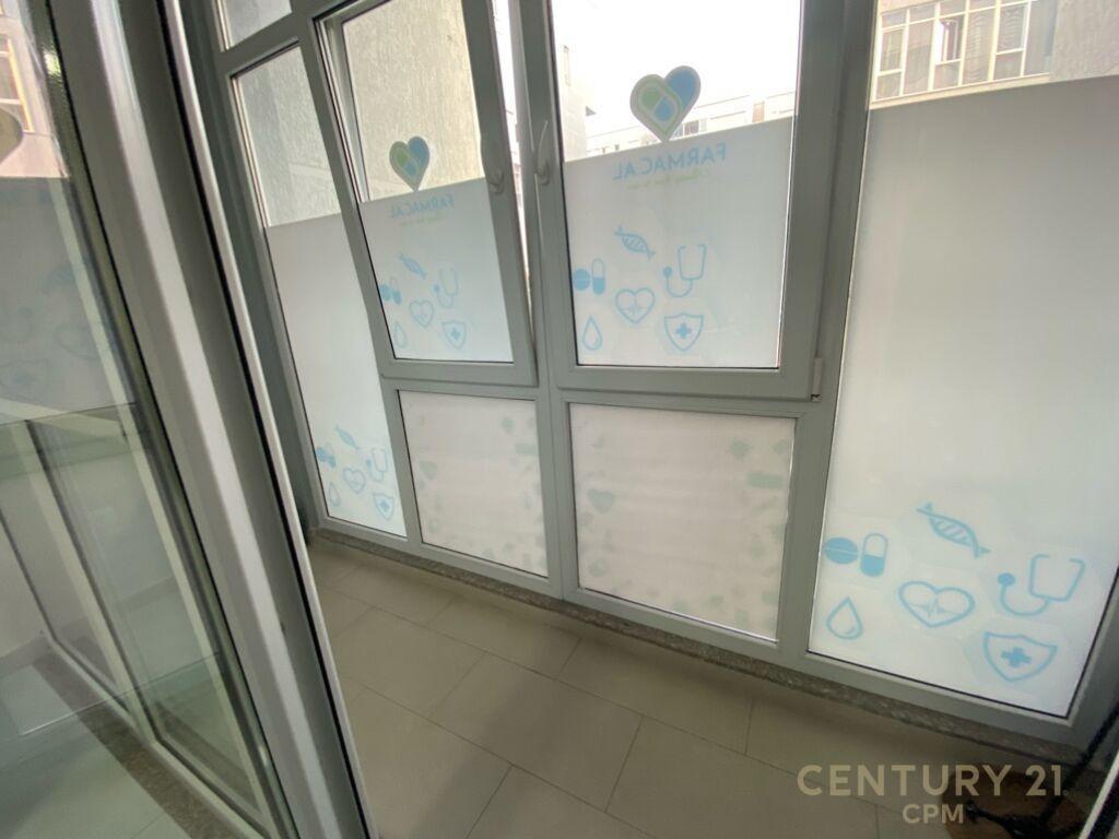 Japim me qira ambient per zyra tek Kika 2 Komuna e Parisit !