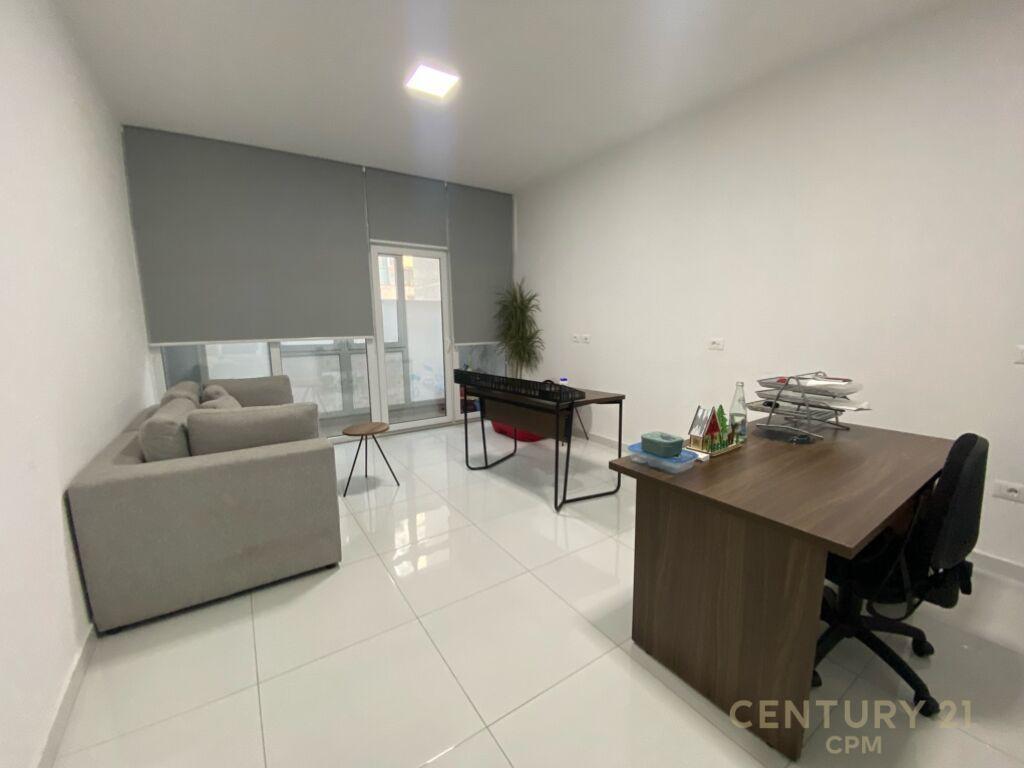 Japim me qira ambient per zyra tek Kika 2 Komuna e Parisit !