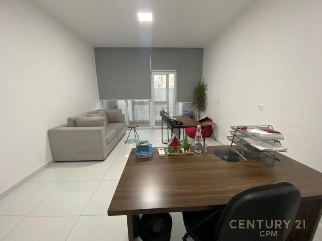 Japim me qira ambient per zyra tek Kika 2 Komuna e Parisit !