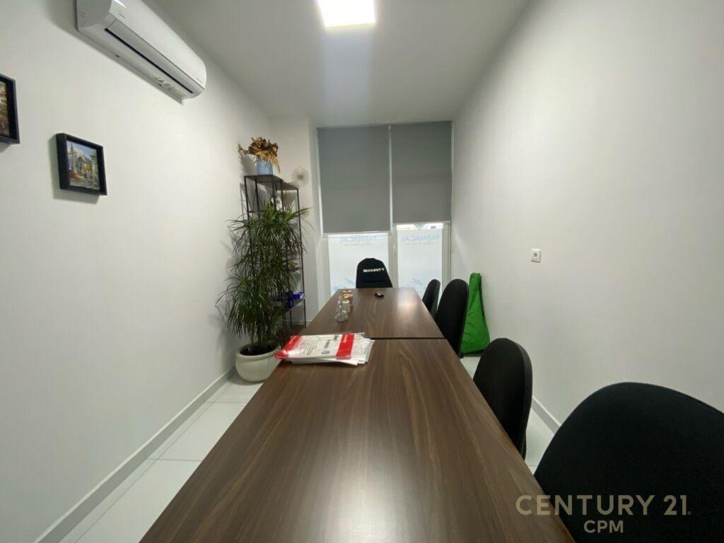 Japim me qira ambient per zyra tek Kika 2 Komuna e Parisit !