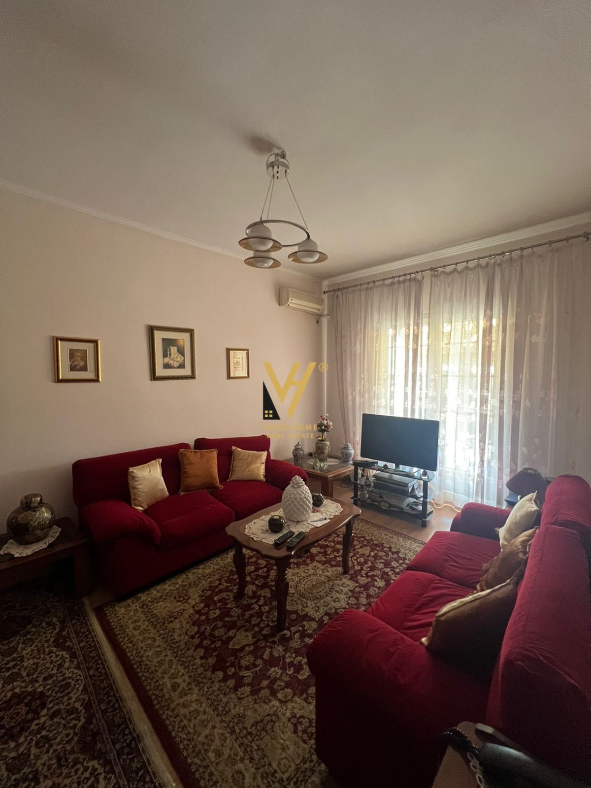 JEPET APARTAMENT 1+1 ME QERA TE 21 DHJETORI 550 E