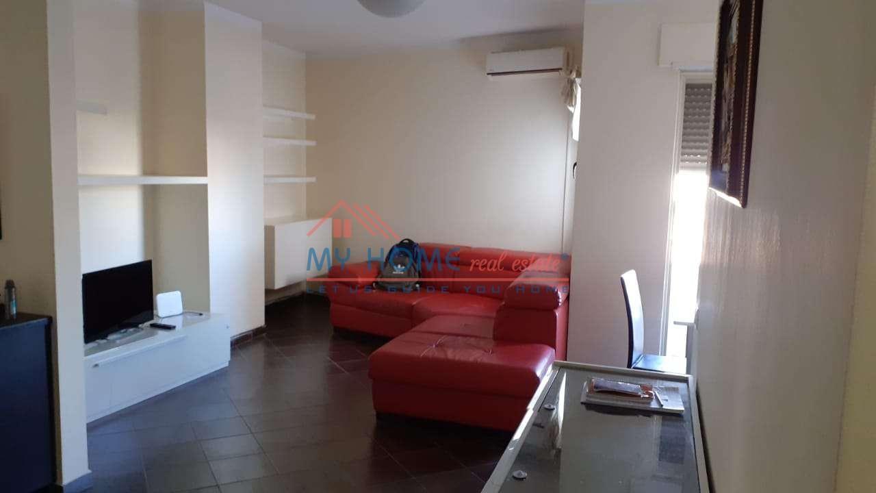 Apartament 2+1 Me Qira Tek Rruga e Barrikadave