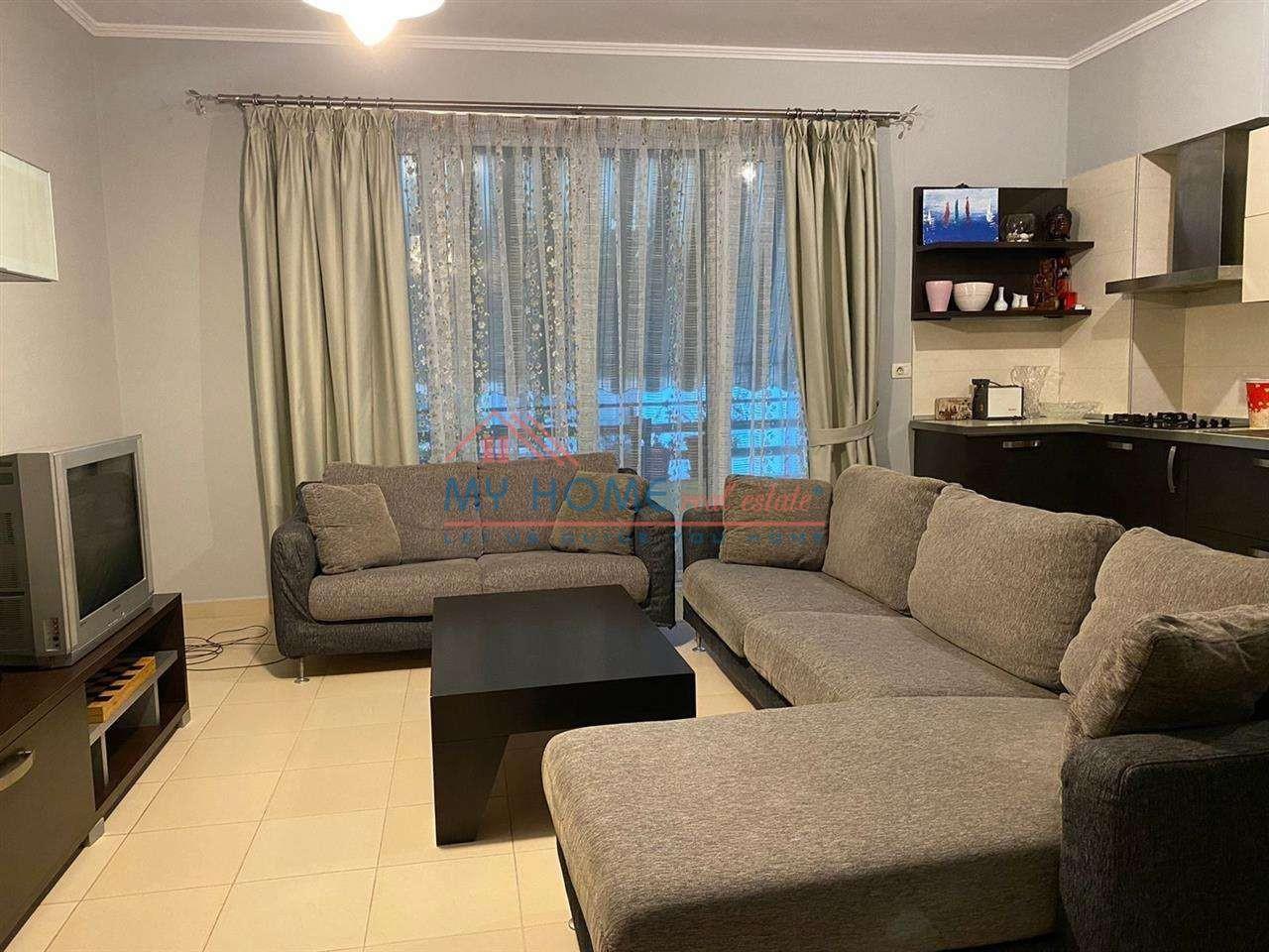 Apartament 2+1 Me Qira Tek Kopshti Zologjik