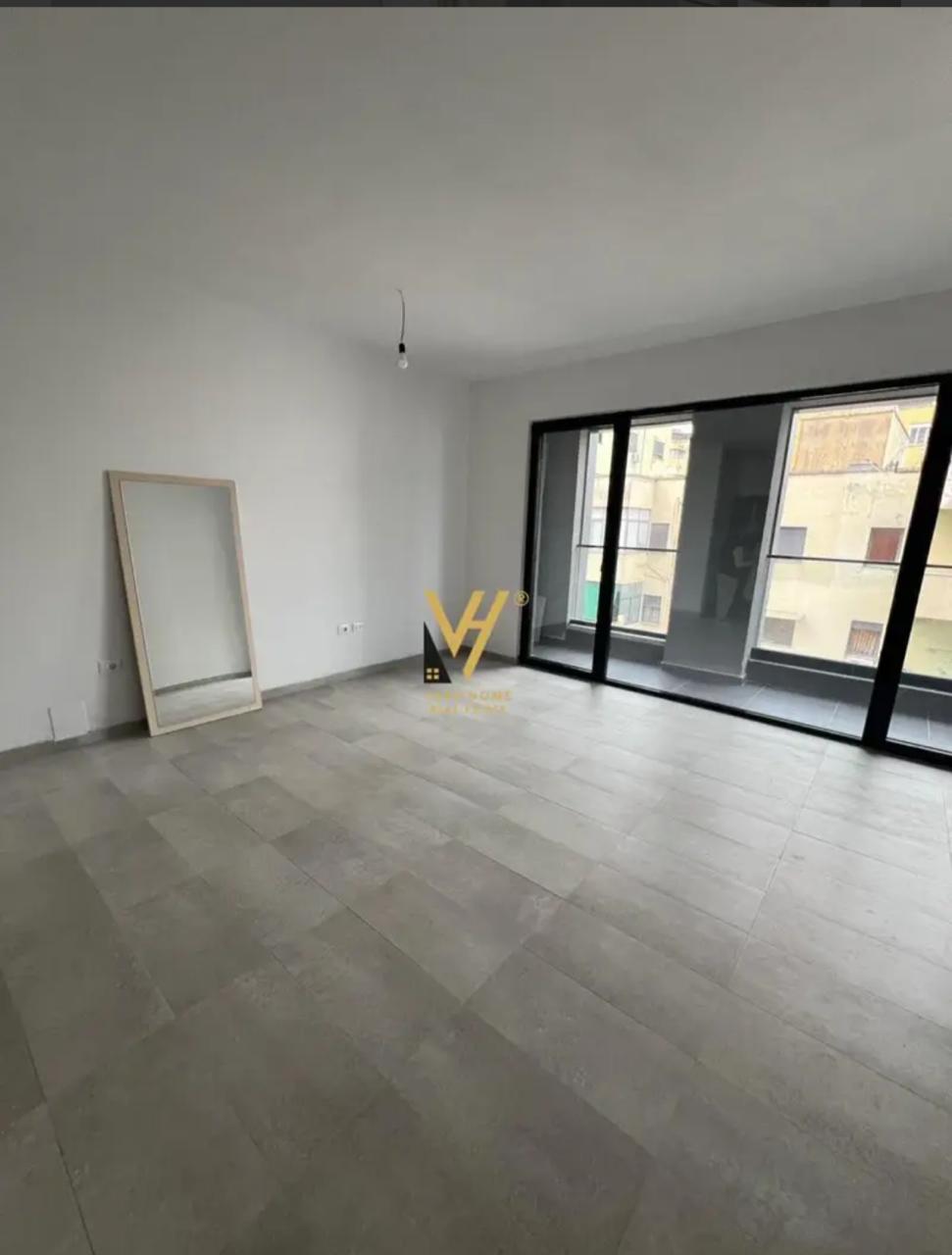 JEPET ZYRE ME QERA TE KOMUNA E PARISIT 750 EURO