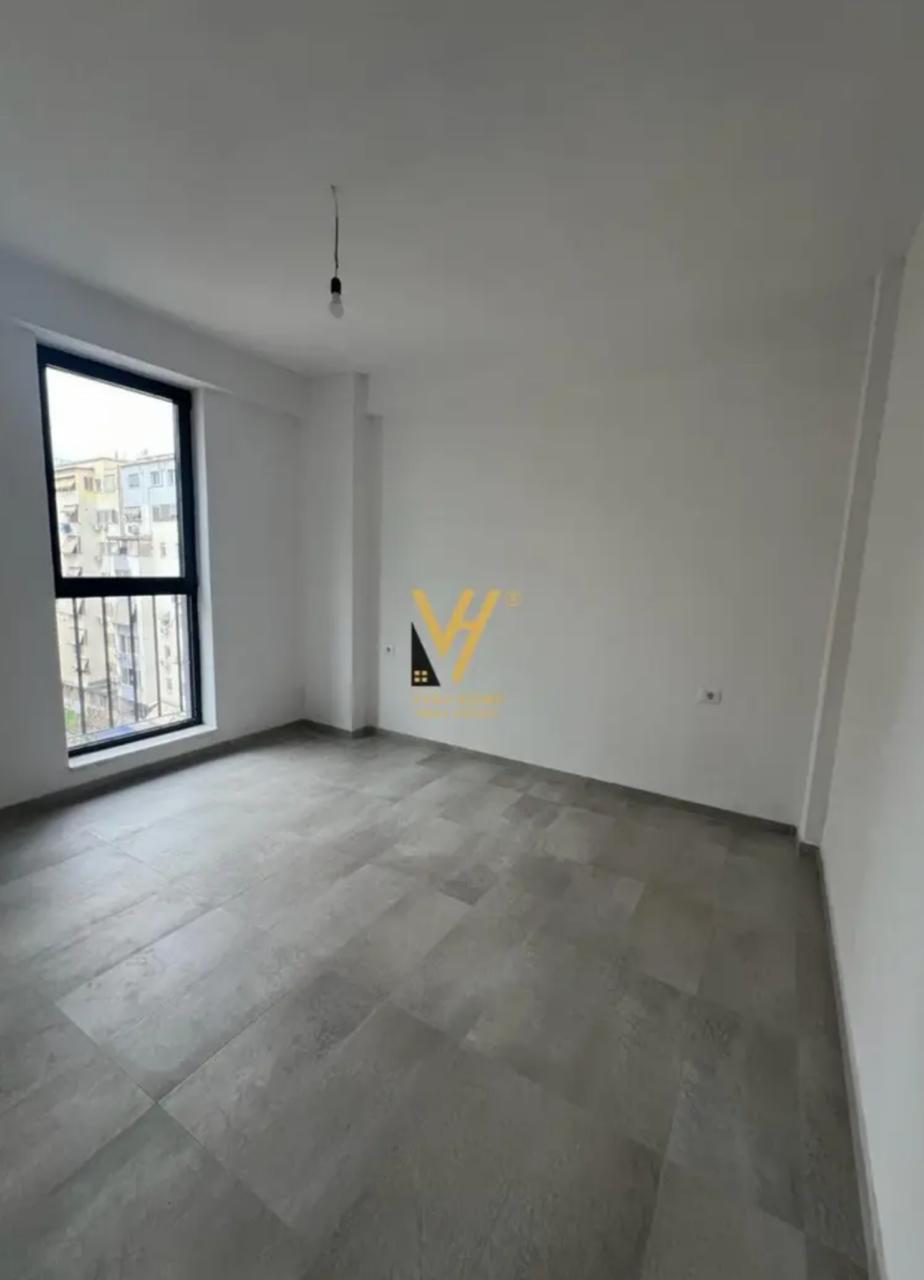 JEPET ZYRE ME QERA TE KOMUNA E PARISIT 750 EURO