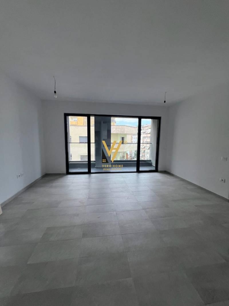 JEPET ZYRE ME QERA TE KOMUNA E PARISIT 750 EURO