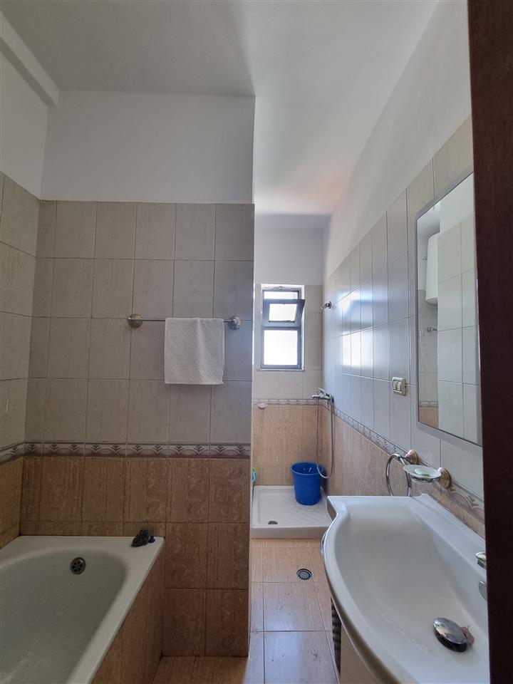 Jepet me Qera Apartament 2+1 ne Qender vetem per 600 Euro
