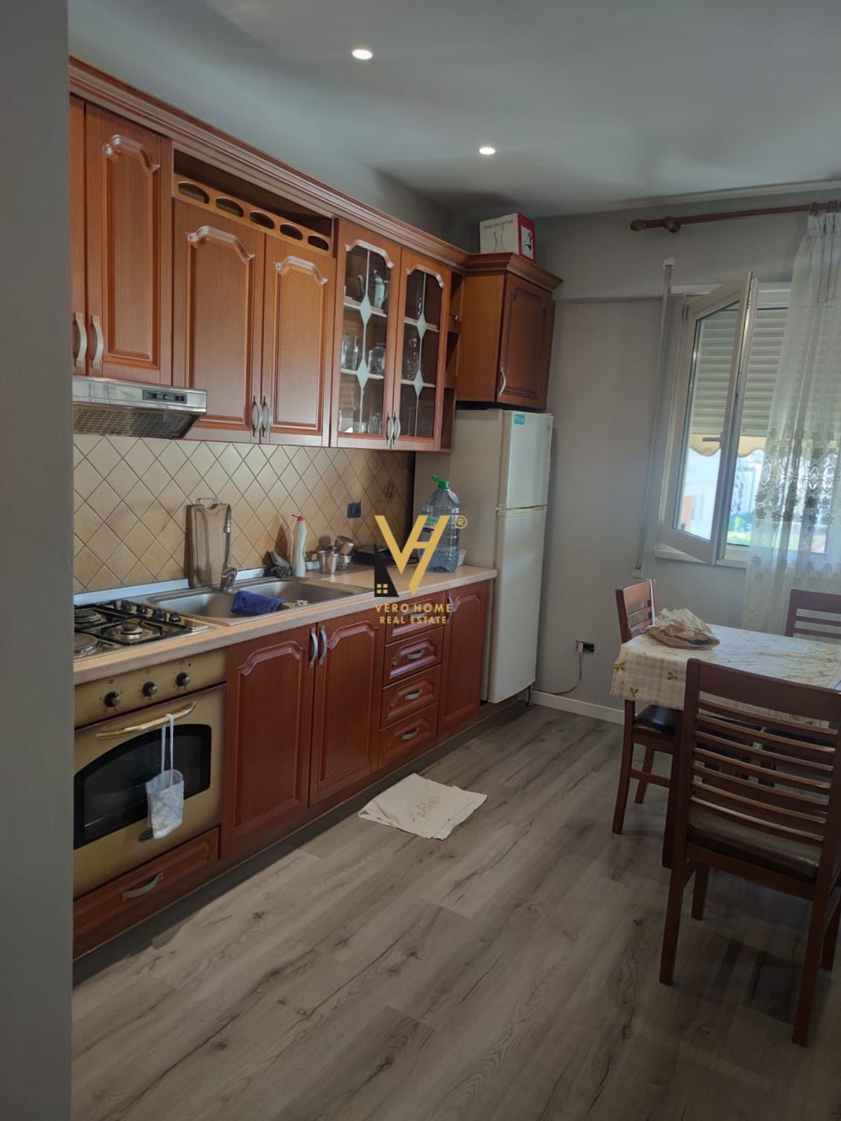 JEPET APARTAMENT 1+1ME QERA TE KRISTALI 600 EURO