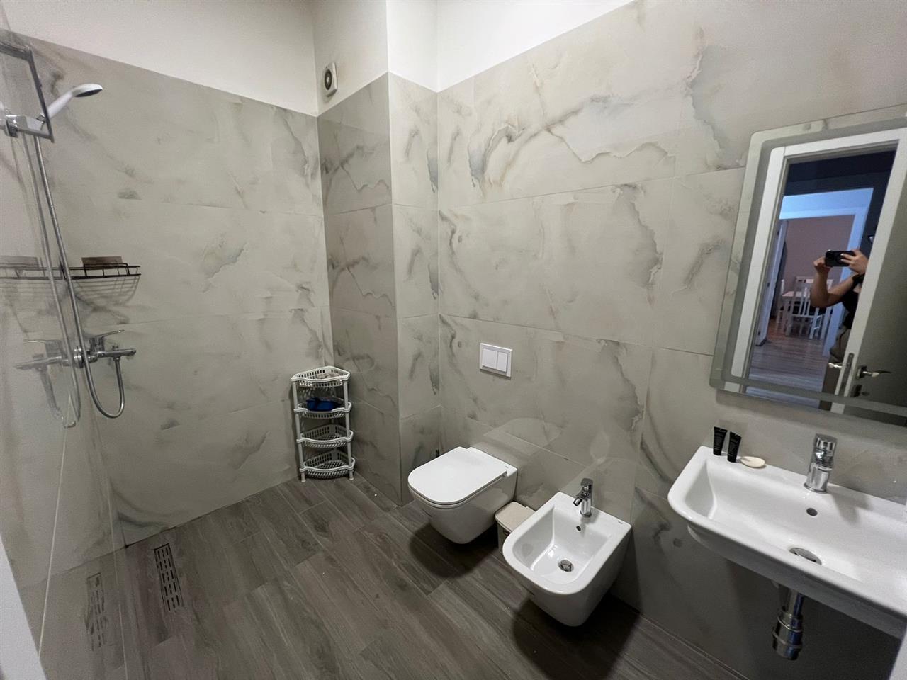 APRTAMENT 2+1 ME POST PARKIMI PER QERA TEK RRUGA E KAVAJES