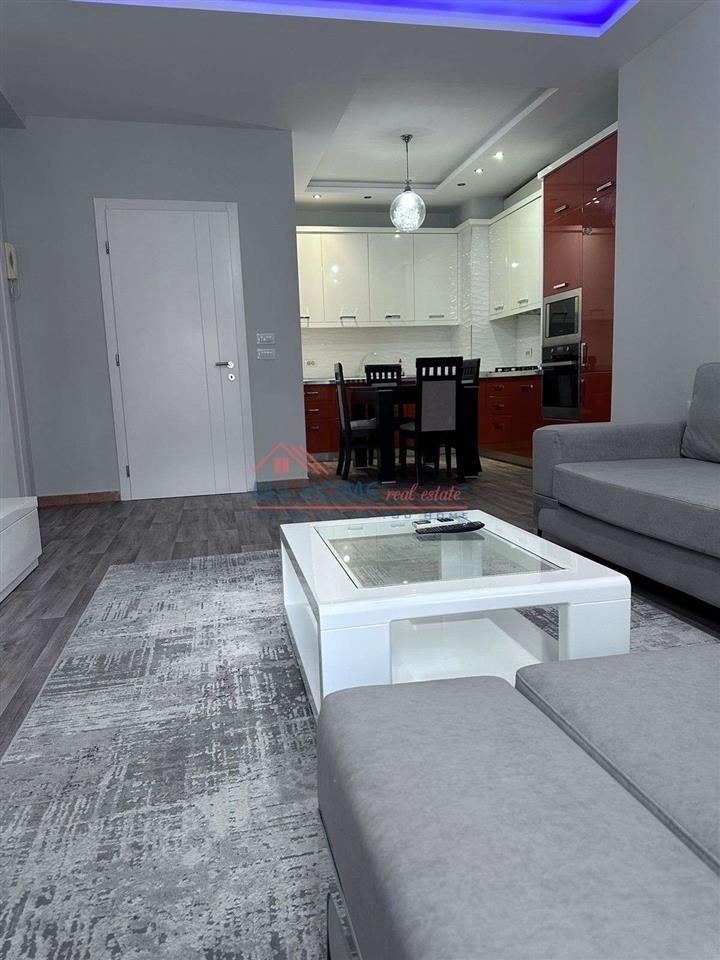 Apartament 3+1 Me Qira Tek Komuna e Parisit