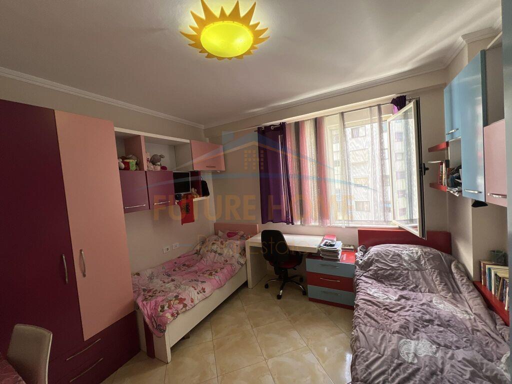 Shitet,Apartament 2+1,Yzberisht