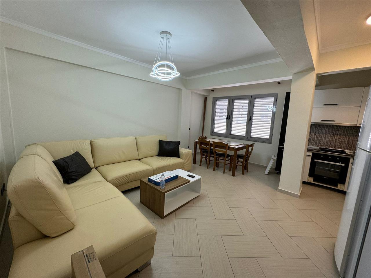 JEPET ME QIRA 2+1 TEK RRUGA E PORTIT NE DURRES !