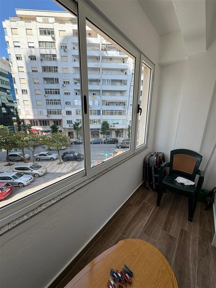 JEPET ME QIRA 2+1 TEK RRUGA E PORTIT NE DURRES !