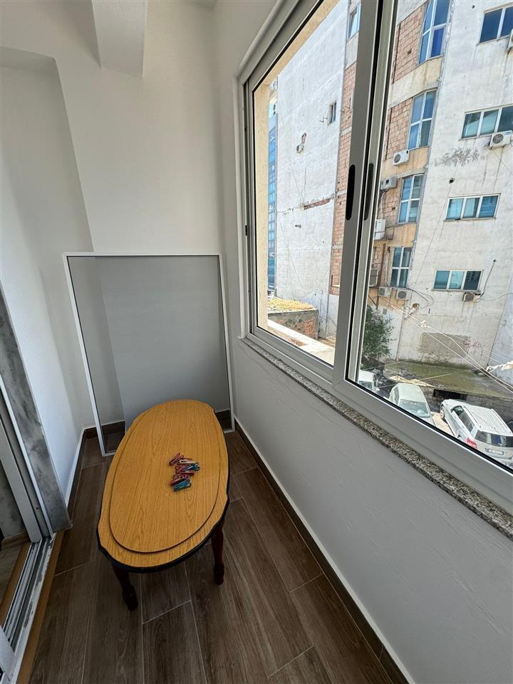 JEPET ME QIRA 2+1 TEK RRUGA E PORTIT NE DURRES !