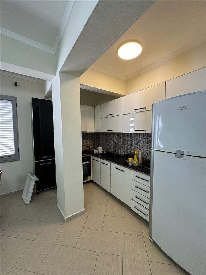 JEPET ME QIRA 2+1 TEK RRUGA E PORTIT NE DURRES !