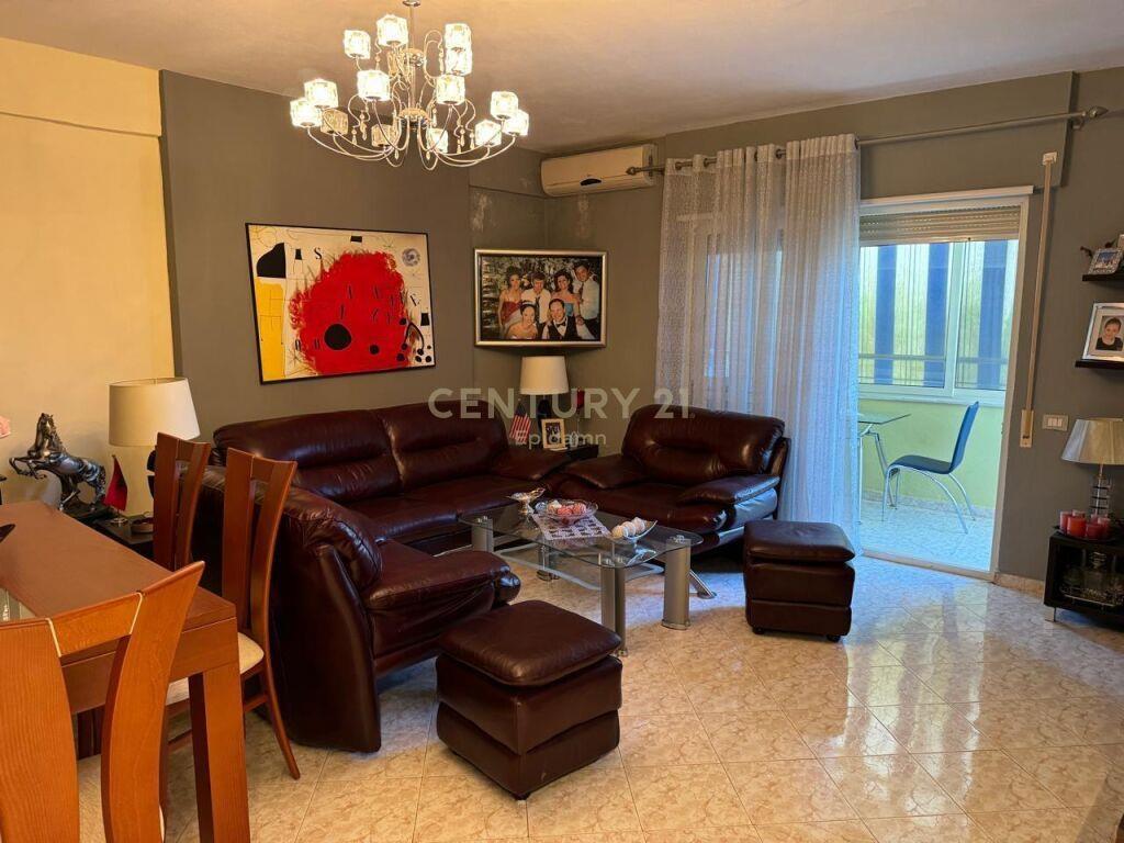 SHITET APARTAMENT 3+1+2 TEK VILA E ZOGUT 157 m2 |175000 €
