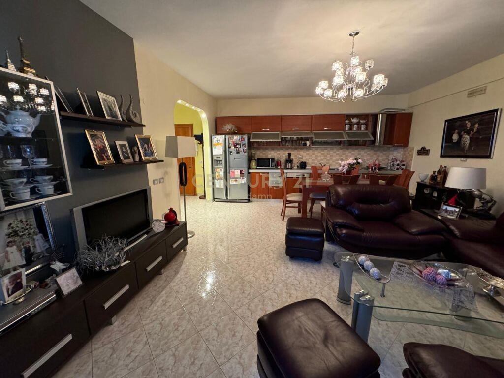SHITET APARTAMENT 3+1+2 TEK VILA E ZOGUT 157 m2 |175000 €