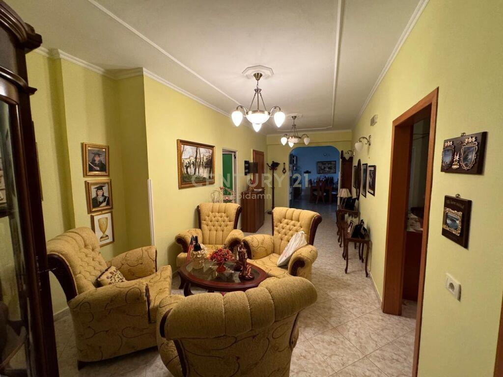 SHITET APARTAMENT 3+1+2 TEK VILA E ZOGUT 157 m2 |175000 €