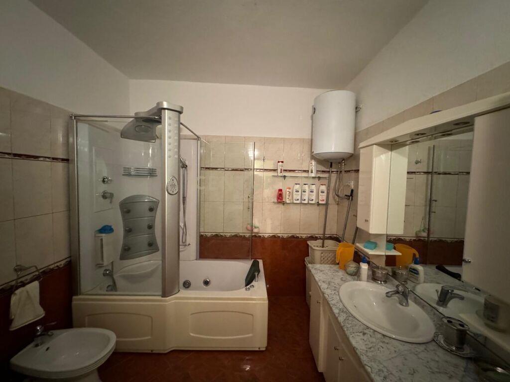 SHITET APARTAMENT 3+1+2 TEK VILA E ZOGUT 157 m2 |175000 €