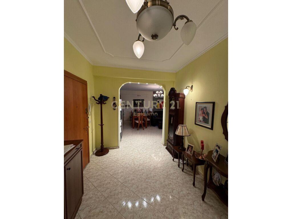 SHITET APARTAMENT 3+1+2 TEK VILA E ZOGUT 157 m2 |175000 €