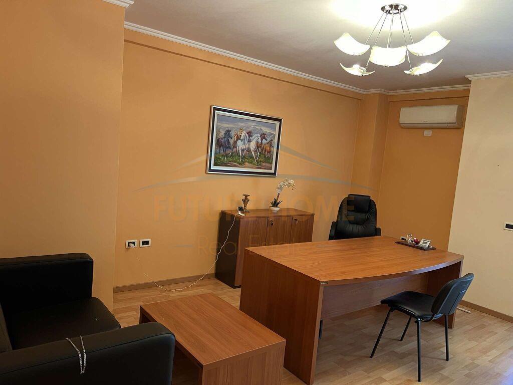 Qera, Apartament 1+1 për Zyra, Komuna e Parisit, Tiranë