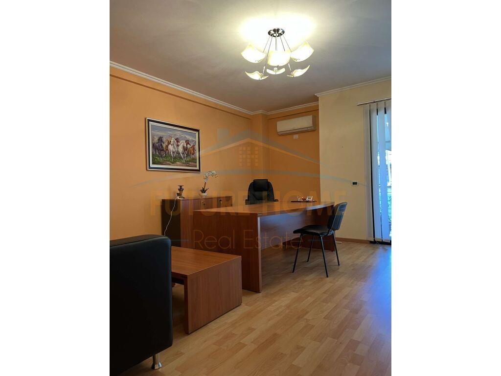 Qera, Apartament 1+1 për Zyra, Komuna e Parisit, Tiranë