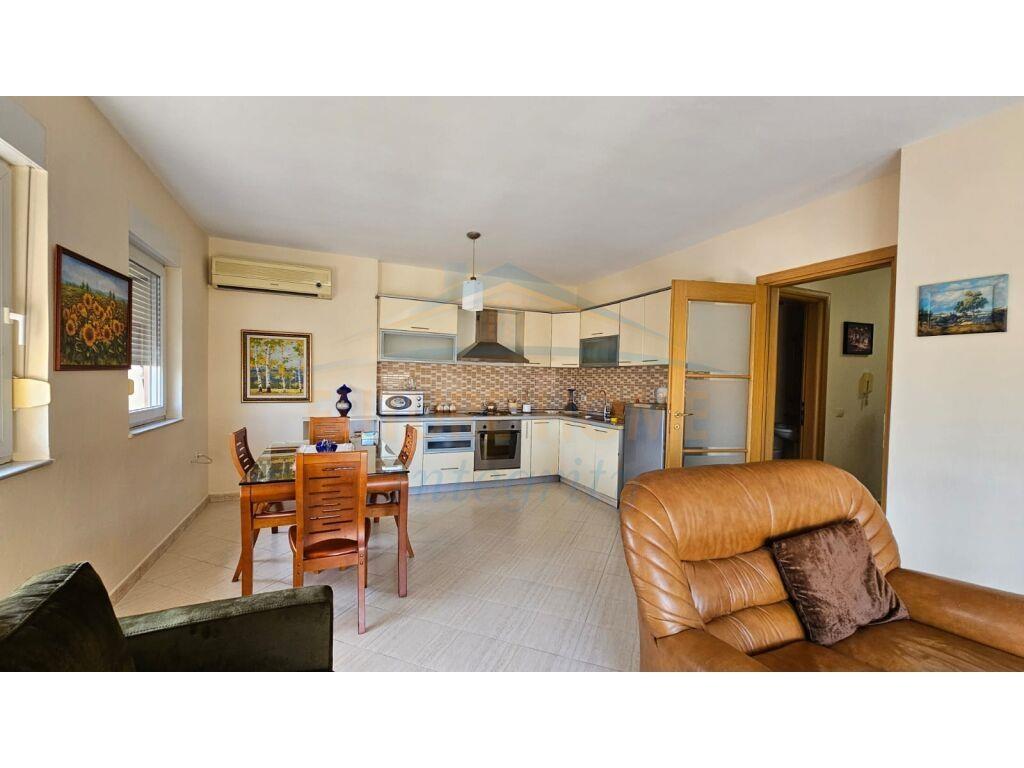 Qera, Apartament 2+1+2+Garazhd, Rruga e Elbasanit, Tiranë.