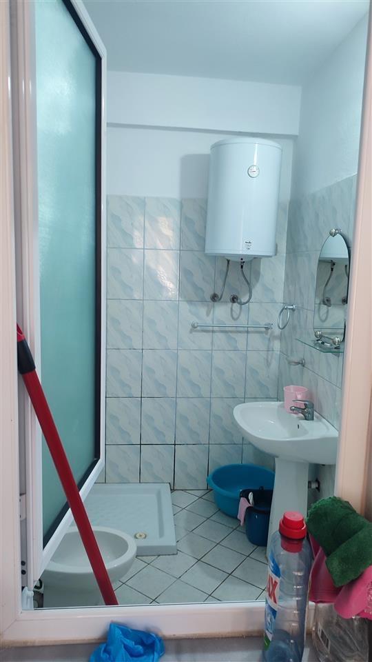 Shitet gasoniere 50m2 në lungomare tek Marketi im