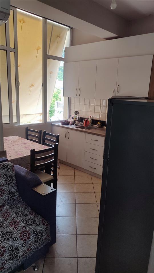 Shitet gasoniere 50m2 në lungomare tek Marketi im