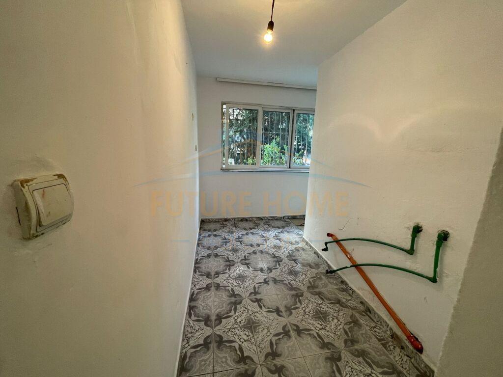 apartament + dyqan ne shitje