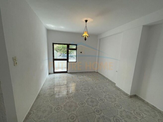 apartament + dyqan ne shitje