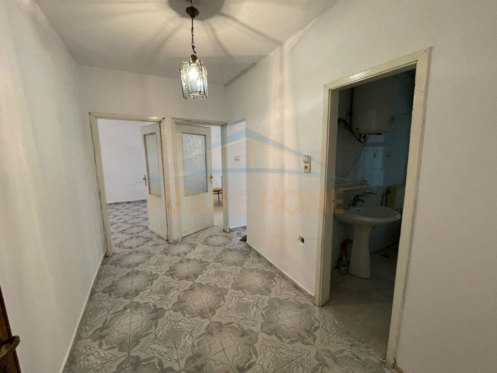 apartament + dyqan ne shitje