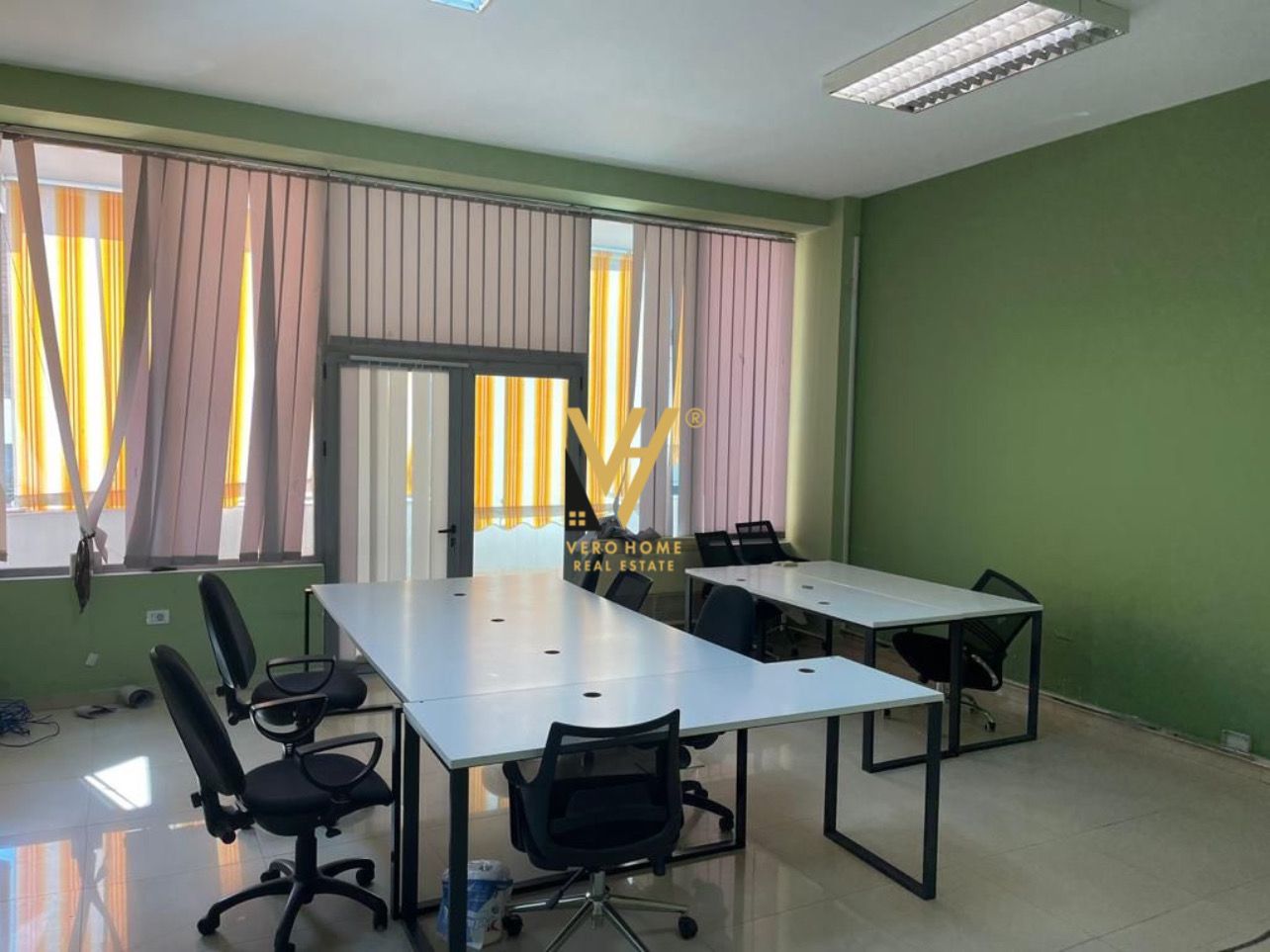 JEPET ZYRE 150M2 ME QERA-KOMUNA E PARISIT 1.200EUR