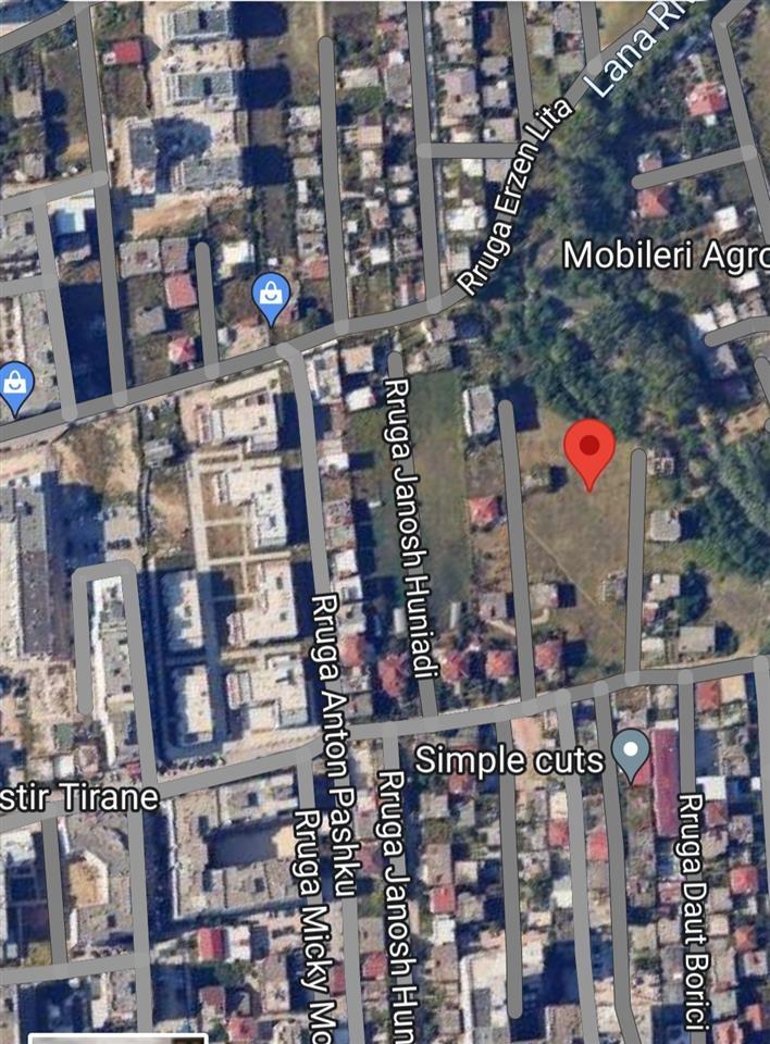 Jepet me qera 5000 m² toke e pershtatshme per parking