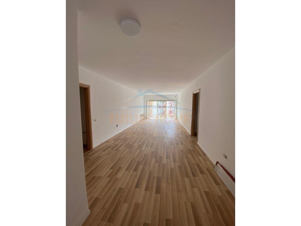 Shitet, Apartament 3+1+2+ Post Parkimi , Don Bosko, Tiranë.