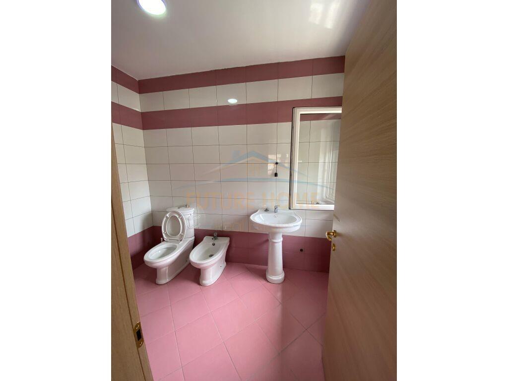 Shitet, Apartament 3+1+2+ Post Parkimi , Don Bosko, Tiranë.