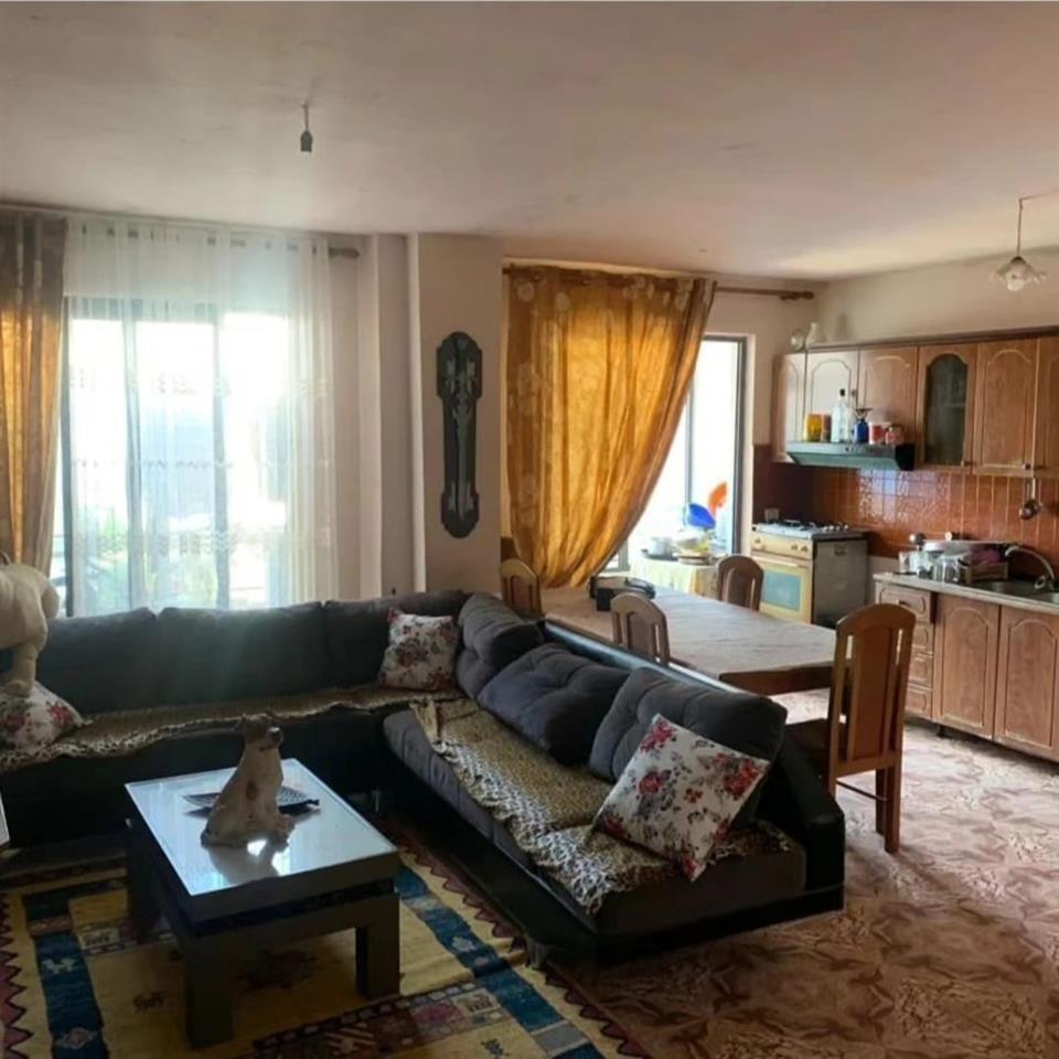 shitet apartament vila koral/plazh