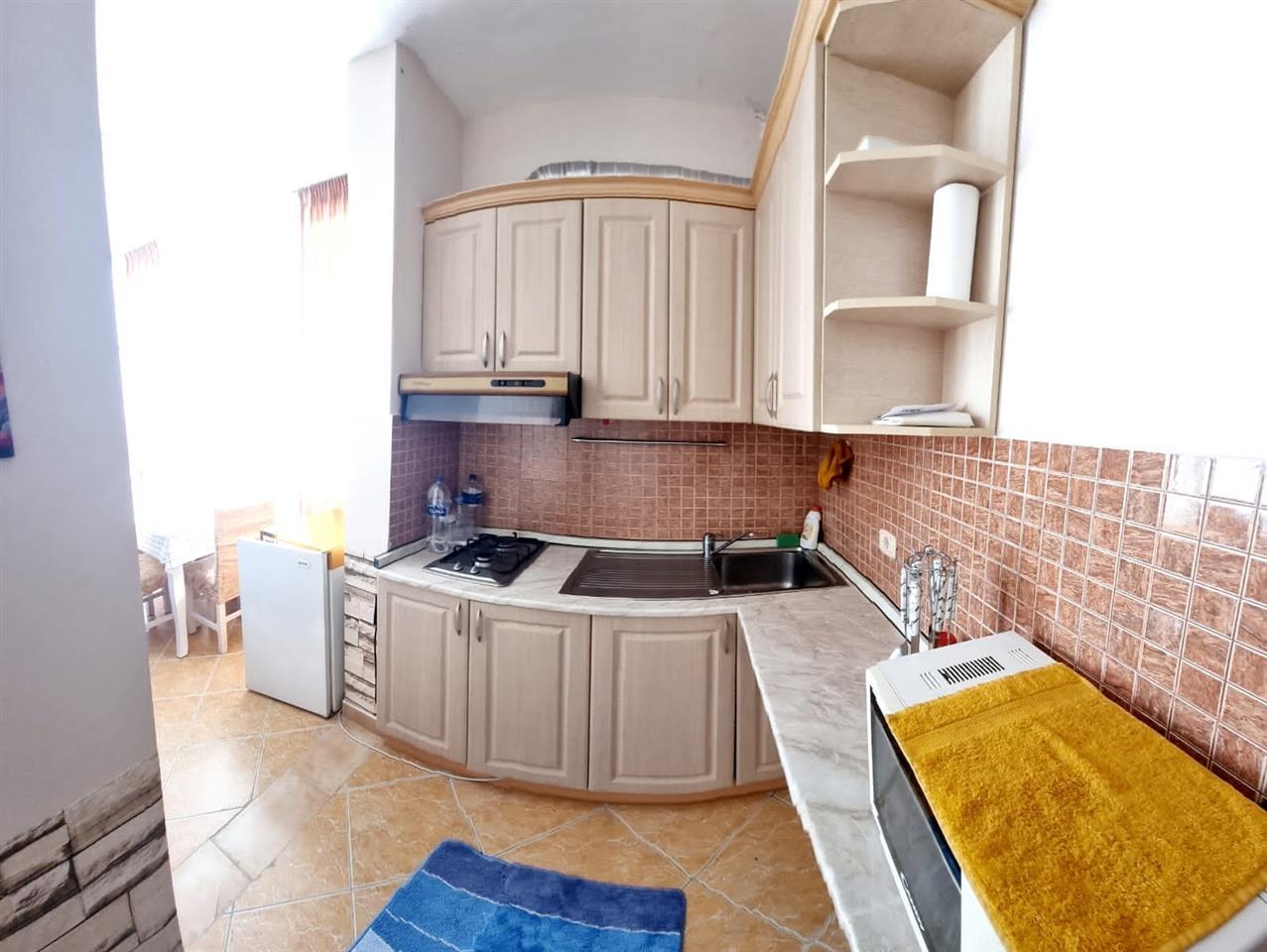 GOLEM ME QERA DITORE 1+1