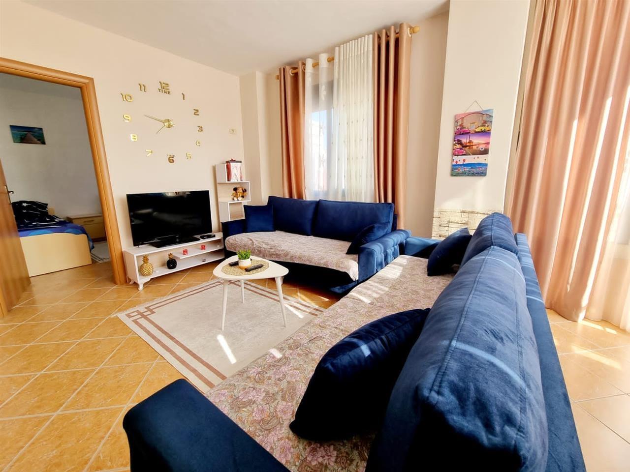 GOLEM ME QERA DITORE 1+1