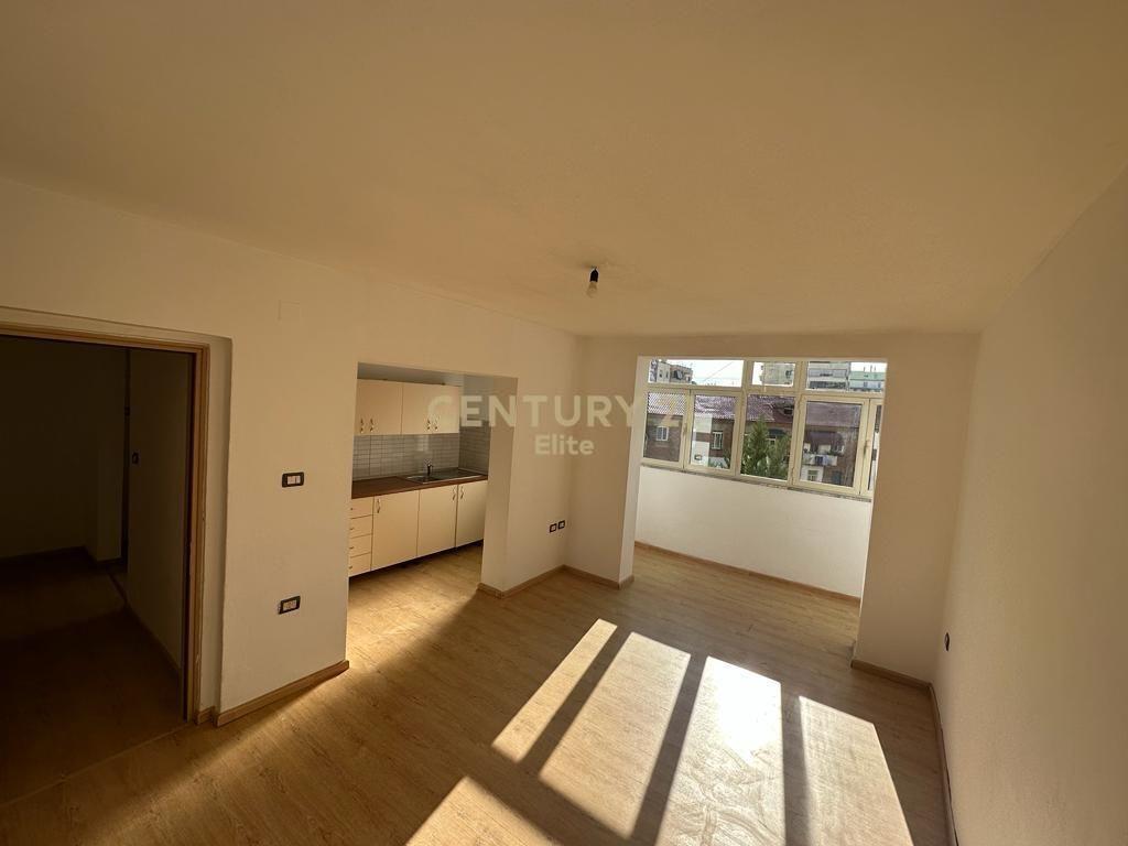 JEPET ME QIRA APARTAMENT 1 + 1 TEK KOMUNA E PARISIT.EL98640