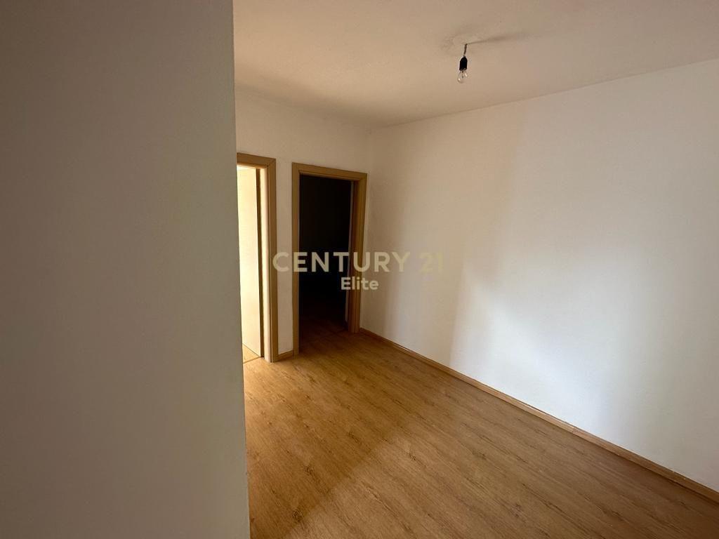 JEPET ME QIRA APARTAMENT 1 + 1 TEK KOMUNA E PARISIT.EL98640