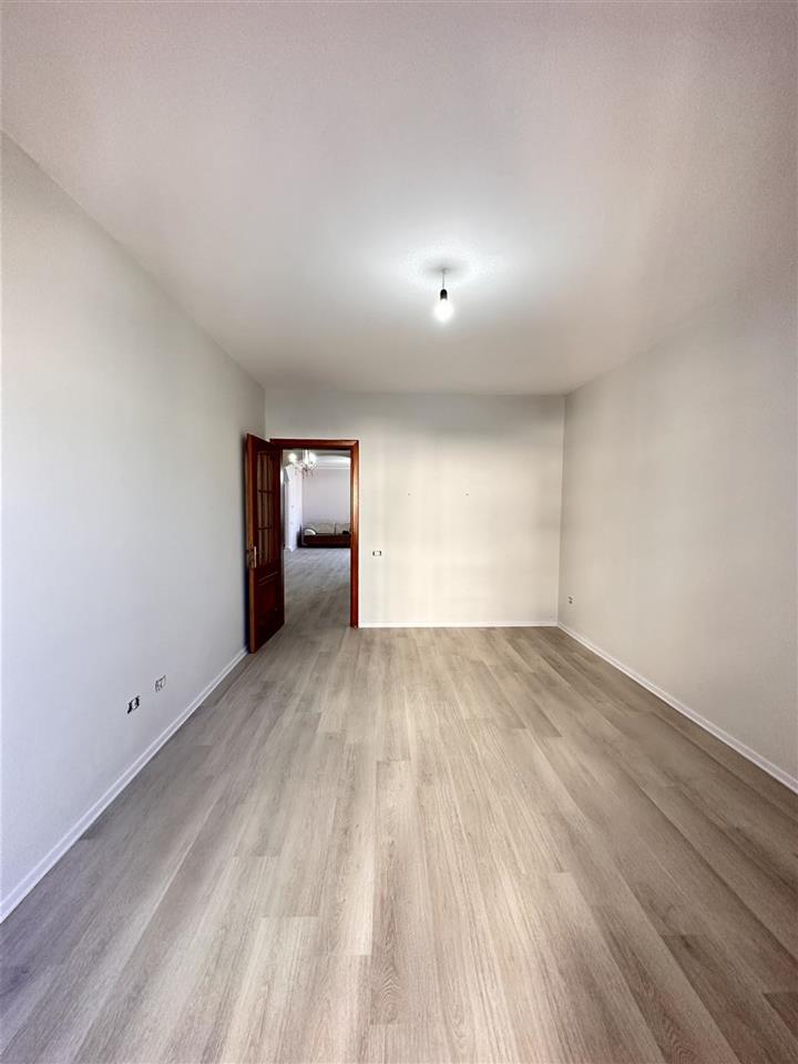 Apartment 2+1+2 tualete / Drejtoria e Policise