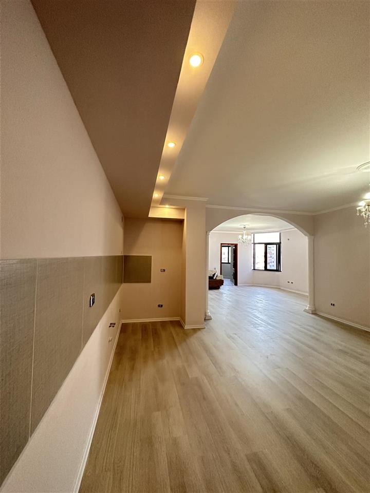 Apartment 2+1+2 tualete / Drejtoria e Policise