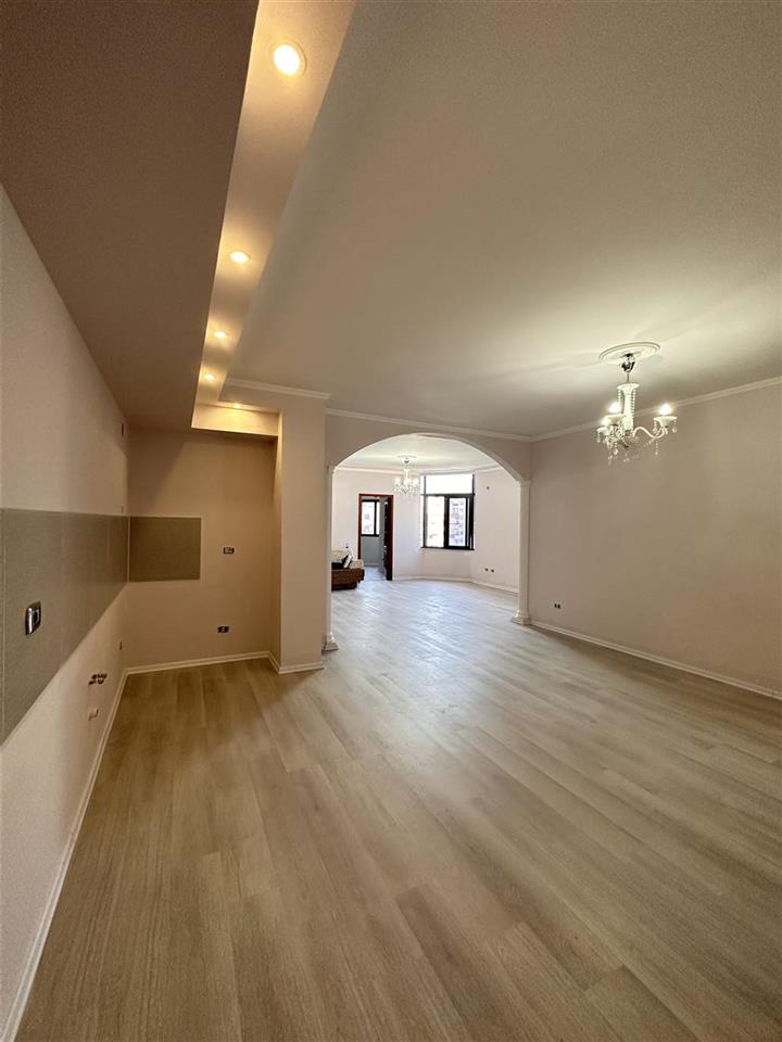 Apartment 2+1+2 tualete / Drejtoria e Policise