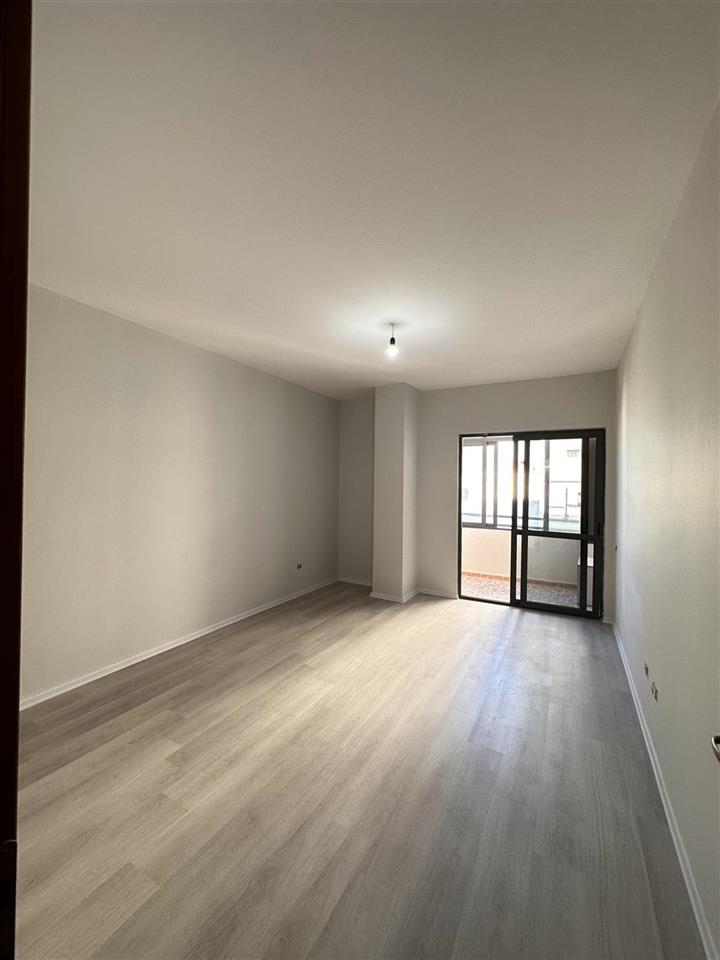 Apartment 2+1+2 tualete / Drejtoria e Policise