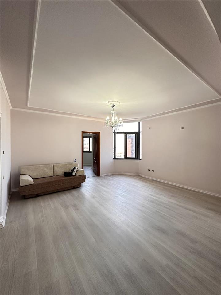 Apartment 2+1+2 tualete / Drejtoria e Policise