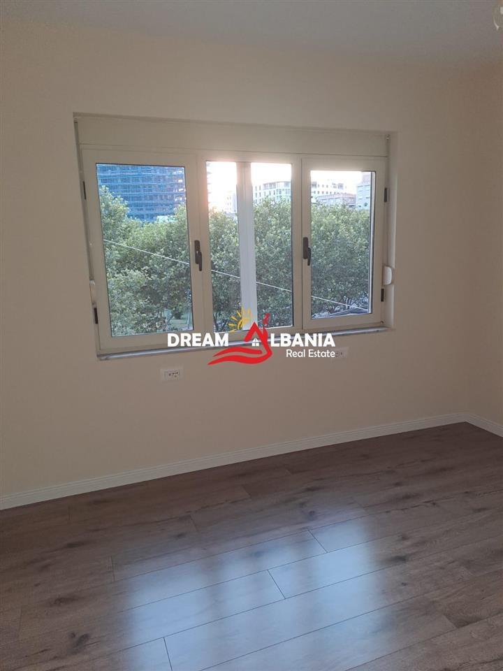 Jepet me qera ambient zyre ne qender tek 9 kateshet