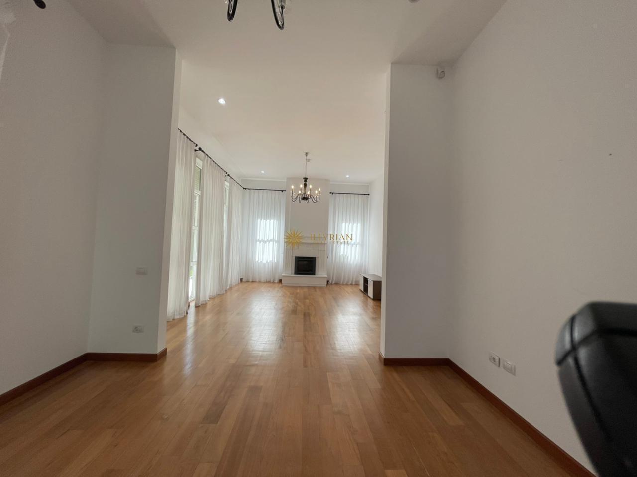 VILË ME QERA, ROLLING HILLS