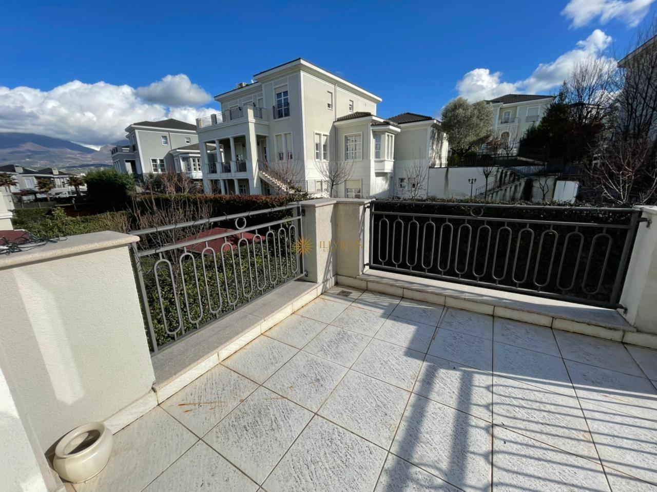 VILË ME QERA, ROLLING HILLS