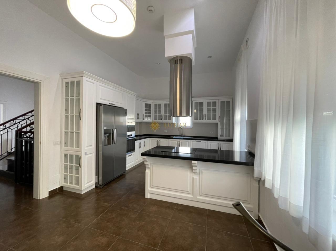 VILË ME QERA, ROLLING HILLS